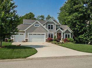 14903 Creek Edge Dr, Holland, MI 49424