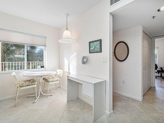 5th image of 5842 Crystal Shores Dr APT 301