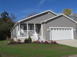 19 Patriots Dr, Westfield, MA 01085