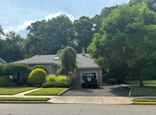572 Columbia St, New Milford, NJ 07646