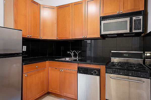 428 E 83rd St APT 3F, New York, NY 10028 | Zillow