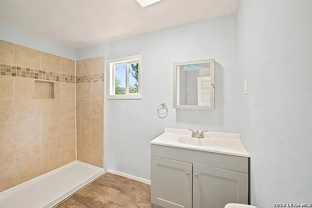 112 Avenue B — Photo 10
