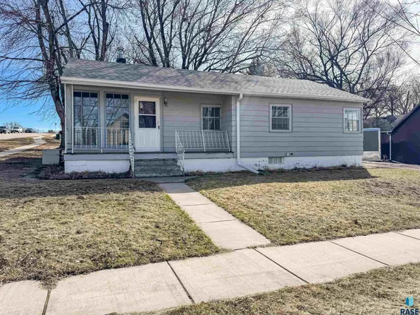 300 S 1st Ave, Brandon, SD 57005