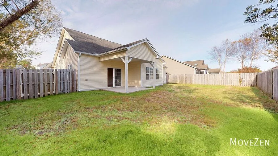 4705 Pineview Dr Wilmington NC 28412 Beautiful Home Near Veterans Park — Photo 2