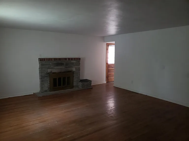 Livingroom from front door