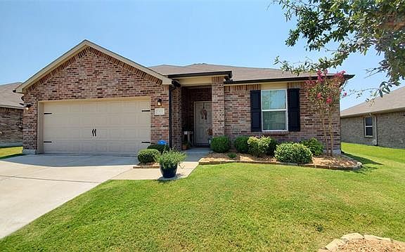 3rd image of 1301 Wysteria Ln