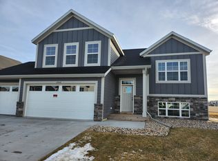 2904 S Copper Creek Ave, Sioux Falls, SD 57110