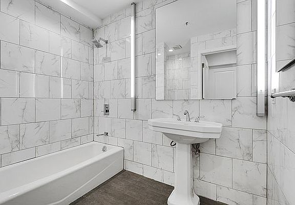 4th image of 37 W 19th St Fl 4