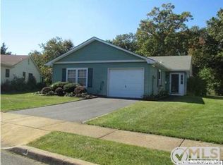 6 Whitney Ct, Brick, NJ 08724