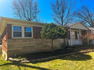 4710 Mohegan Dr, Saint Louis, MO 63123