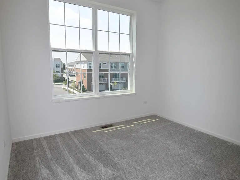 2945 Showplace Dr — Photo 30