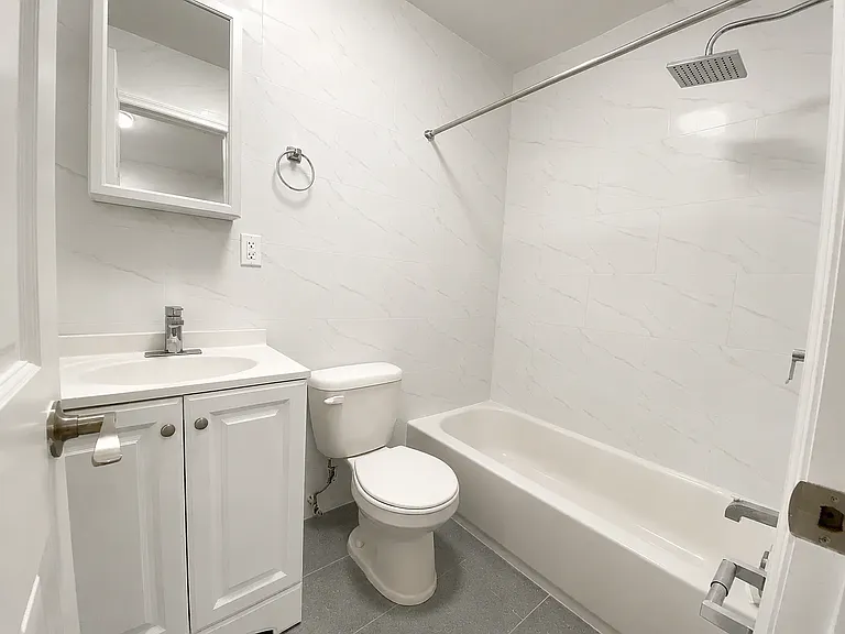 402 Woodbine St #1 — Photo 7
