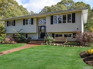 18 Panorama Dr, Huntington, NY 11743