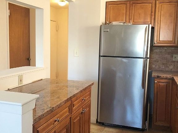 2nd image of 2630 29th St #3
