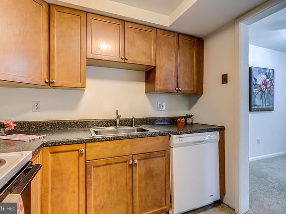 4th image of 8758 Walutes Cir
