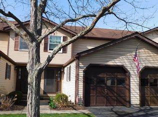 9654 E Idlewood Dr, Twinsburg, OH 44087