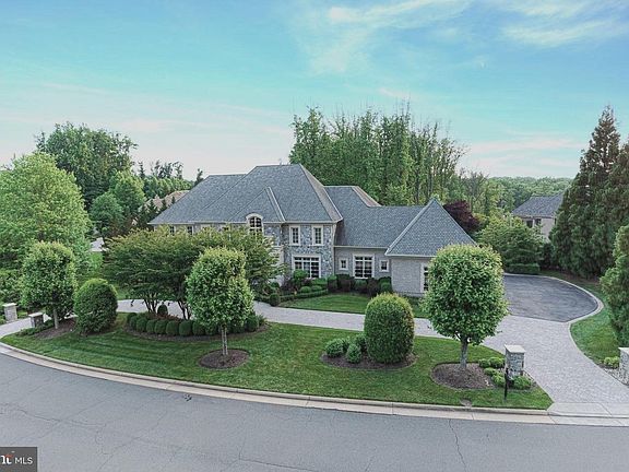 4th image of 1016 Founders Ridge Ln