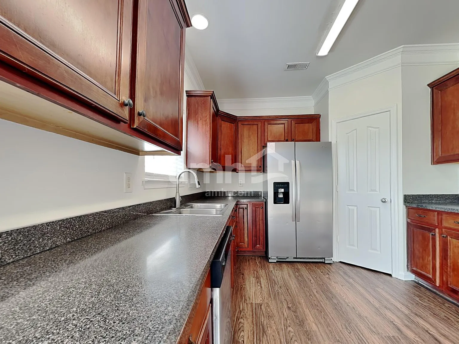 4 bed, 2.5 bath, 2542 sqft, $2,400 — Photo 3