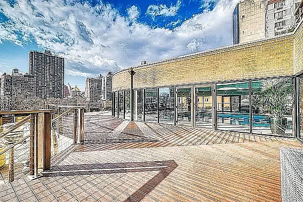 Rented by R New York | media 21