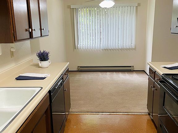 3rd image of 912 Capitola Ave APT 21