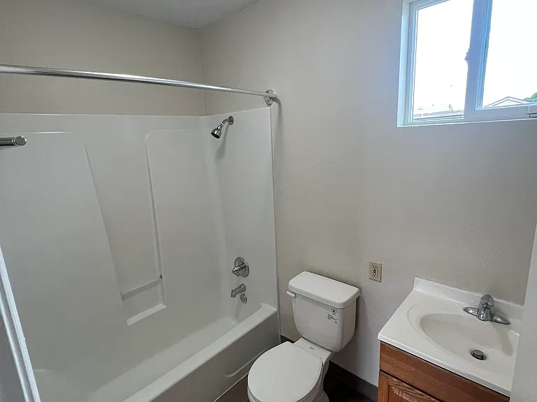 532 Rochex Ave — Photo 14