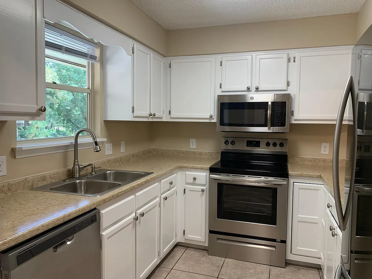 Building Photo - 3692 Donovan Dr #C