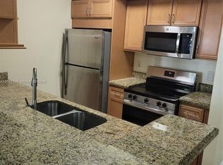 2564 Centergate Dr APT 108, Hollywood, FL 33025