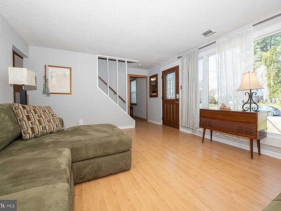 3rd image of 1226 University Ave