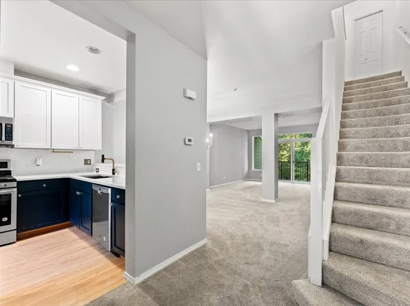 19010 68th Ave NE, Kenmore, WA 98028