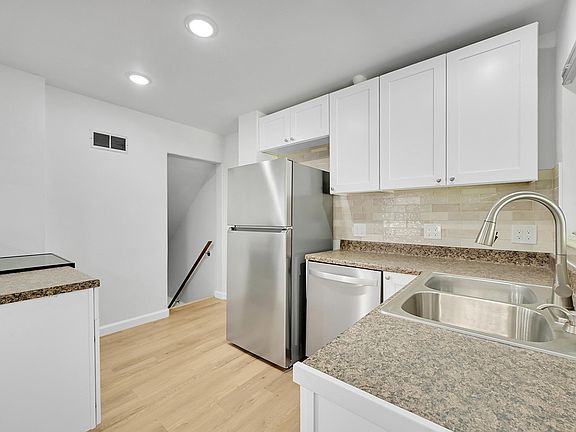 3rd image of 2225 Newport St
