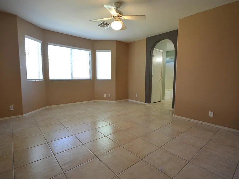 2516 E Jasper Dr — Photo 12