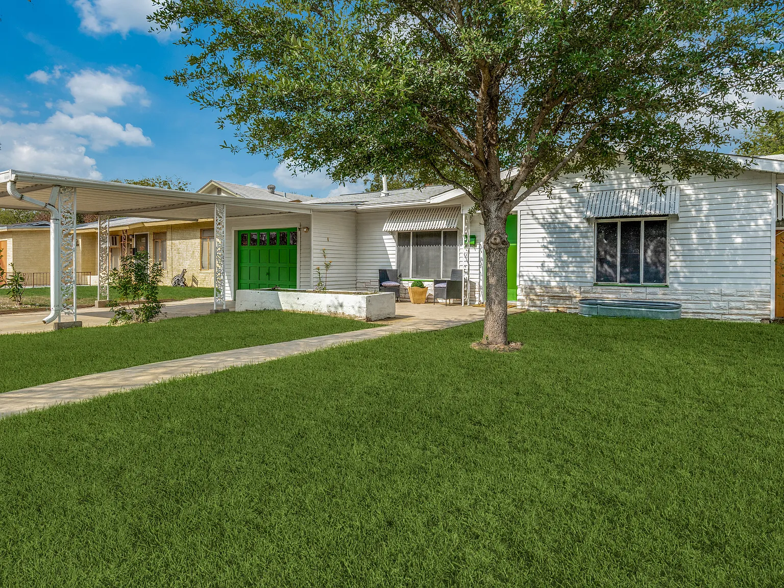 2 bed, 850 sqft, $1,750 — Photo 1