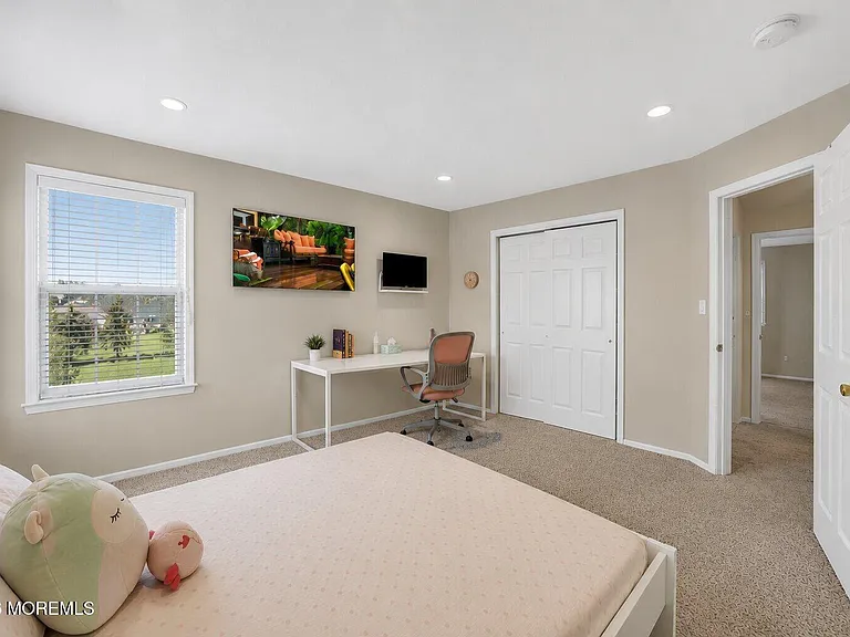 14 Heathrow Ct — Photo 33