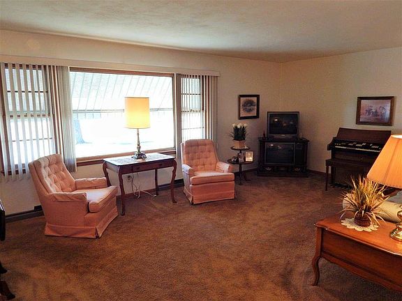 3rd image of 431 Fairview Blvd