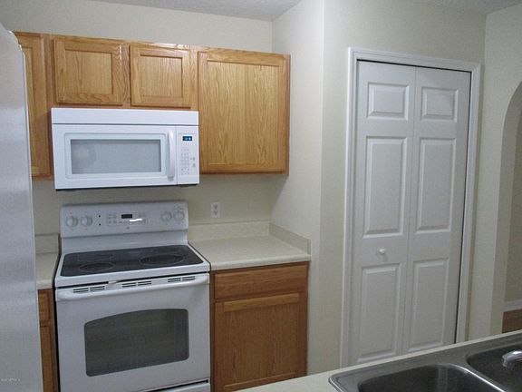 5th image of 11863 Lake Bend Cir