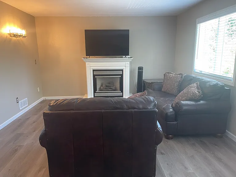 1729 Devon Rd #UPPER FLOOR APARTMEN — Photo 4