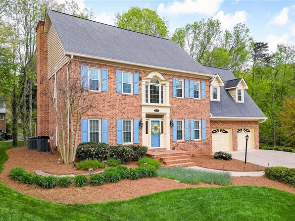 3725 Surrey Way Ct, Winston Salem, NC 27106