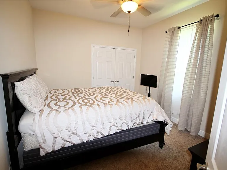 1073 Cavan Dr — Photo 22