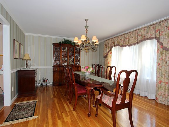 4th image of 4 Boniello Dr