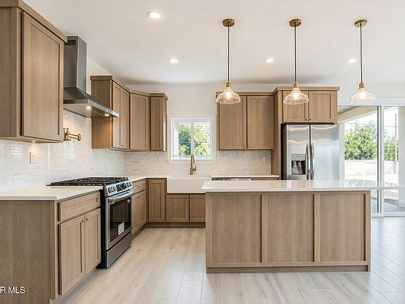 2nd image of 700 Rosa Blanca Dr