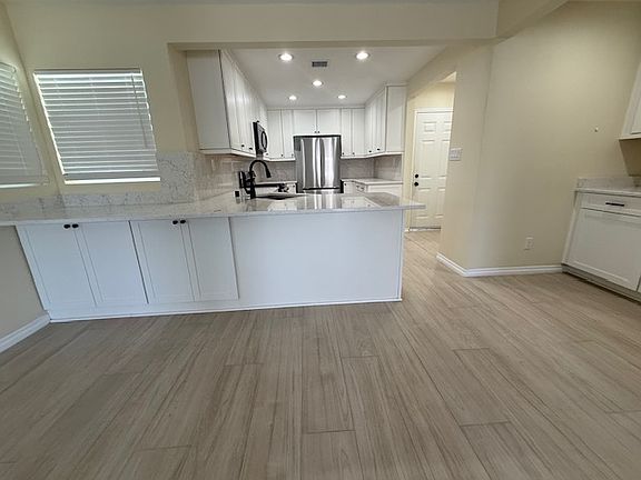 5th image of 696 Courtland Dr