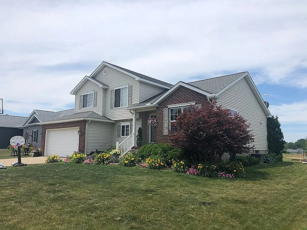 111 Pine Tree Ln photo 1