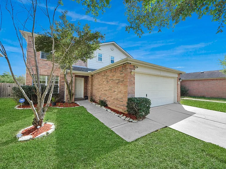 17006 Kemble Creek Dr — Photo 2