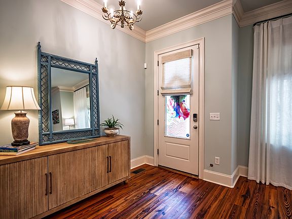 5th image of 2611 Little St