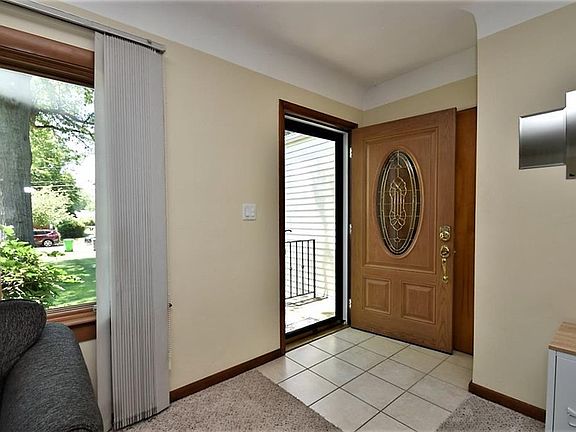 2nd image of 727 Woodrow Ave