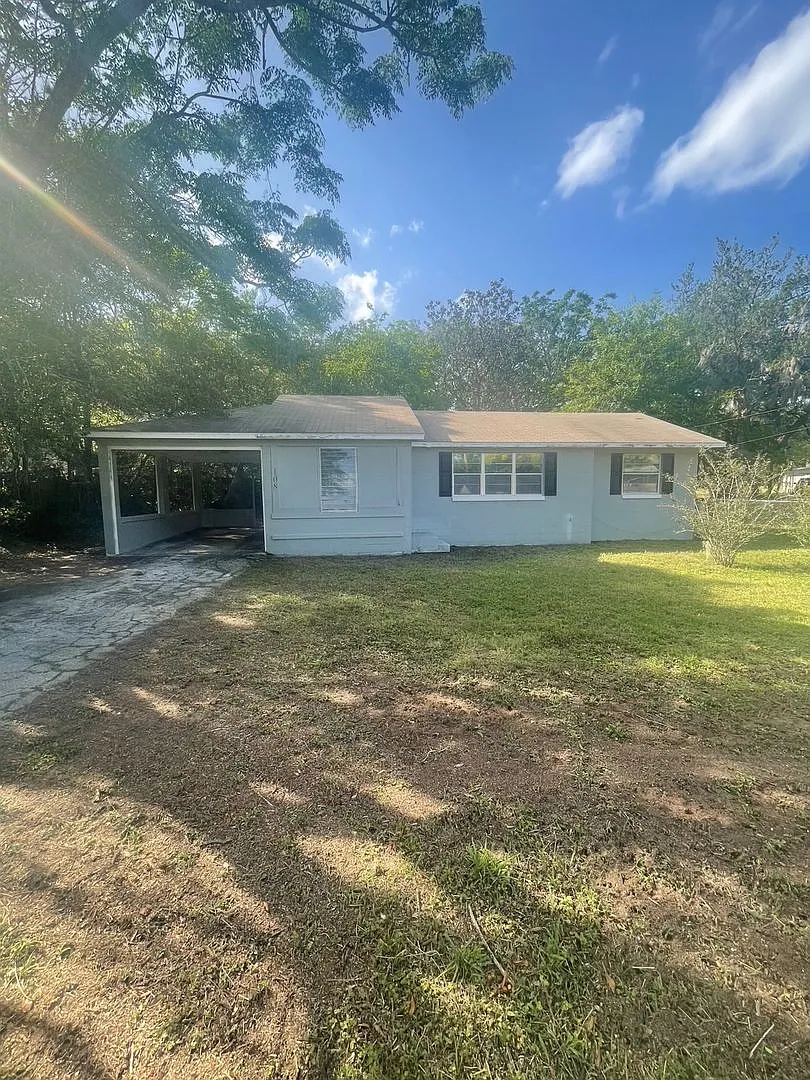3 Bed 1 Bath | Fenced Yard | Washer/Dryer Hookups | Central Air | Pet Friendly | Section 8 Welcomed — Photo 1