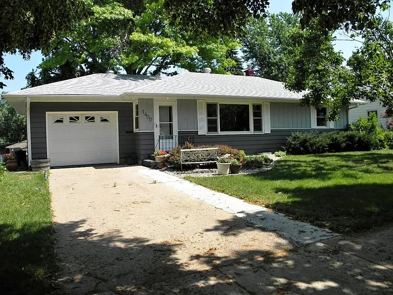 1400 S Riverdale Rd — Photo 1