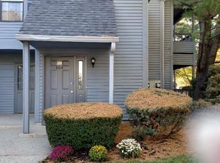 404 Woodhaven Dr, Edison, NJ