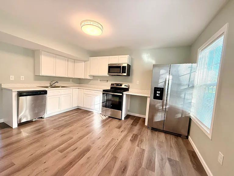 250-264 Hycliff St #1-7 — Photo 5