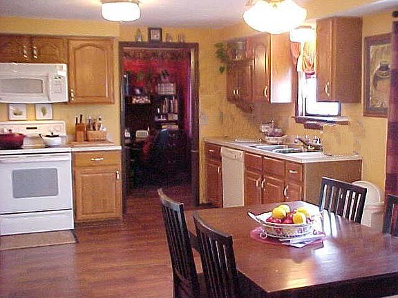 3rd image of 16 Athena Dr